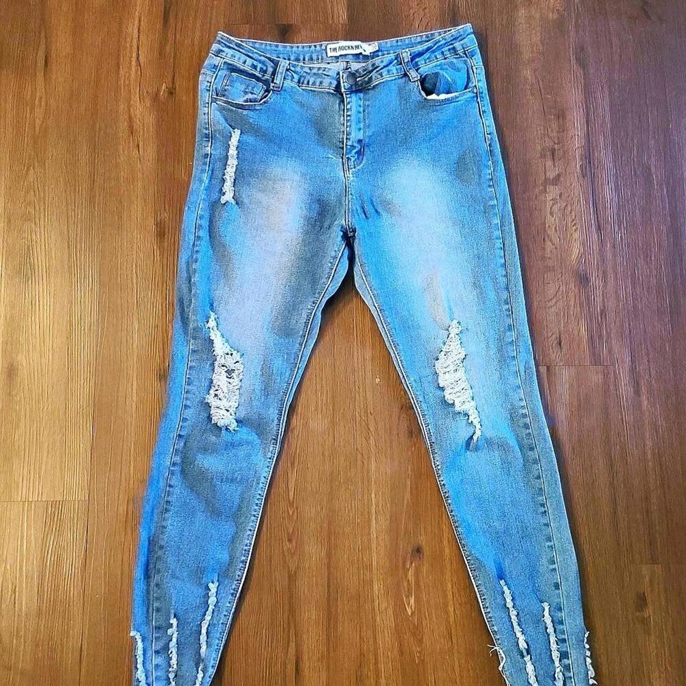 ✨ THE ROCKIN REV Distressed Denim Jeans ✨